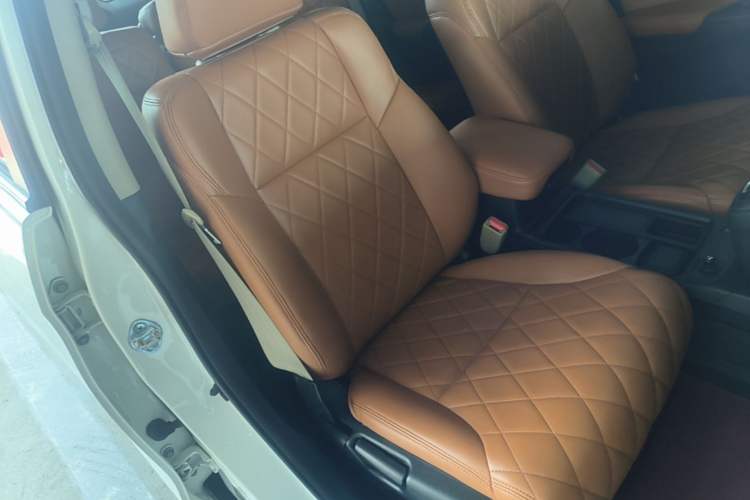Used Honda CR-V 2016 2.0L two-wheel drive Urban Edition Right Front Seat