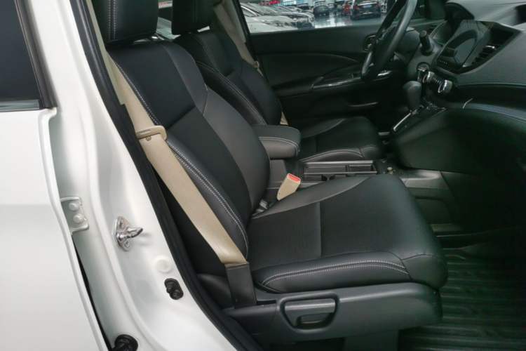 Used Honda CR-V 2016 2.0L two-wheel drive Urban Edition Right Front Seat