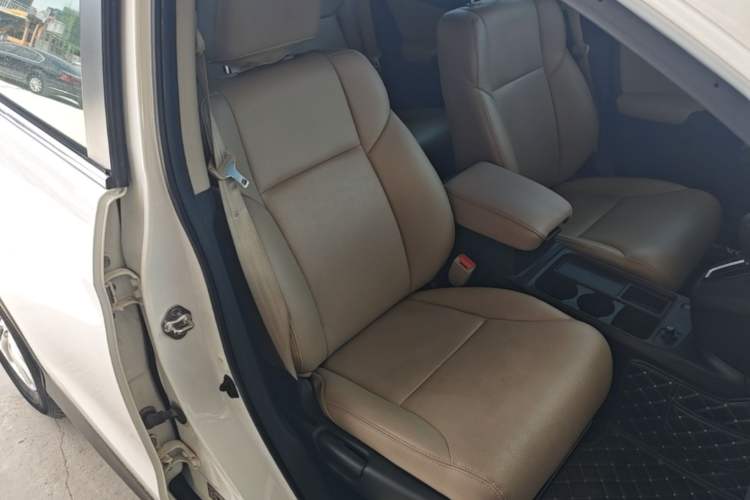 Used Honda CR-V 2016 2.0L Two-Wheel Drive Classic Edition Right Front Seat