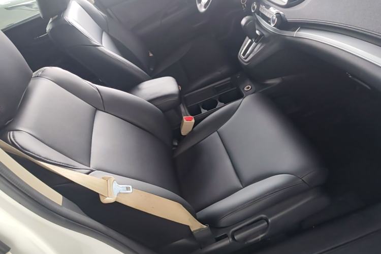 Used Honda CR-V 2016 2.0L two-wheel drive Urban Edition Right Front Seat