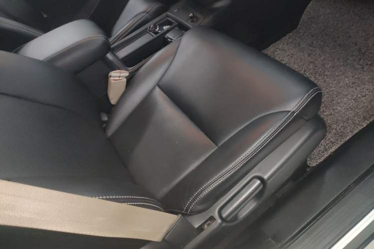 Used Honda CR-V 2016 2.0L two-wheel drive Urban Edition Right Front Seat
