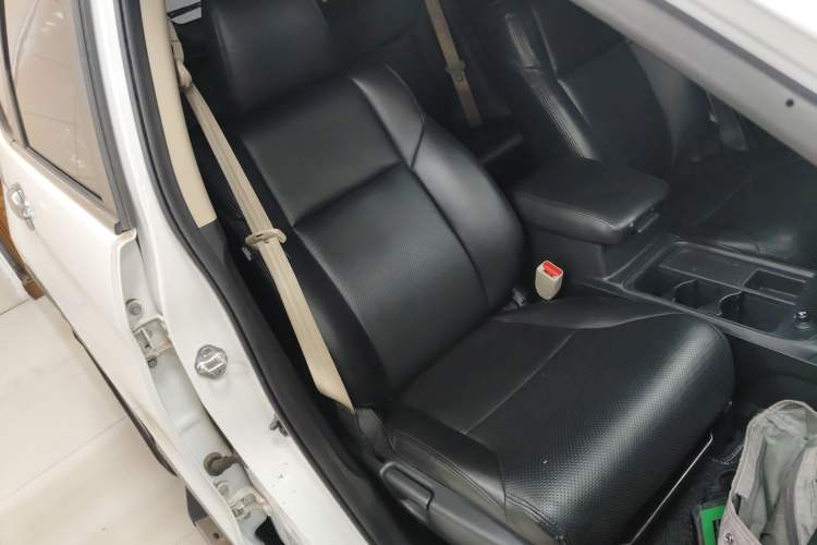 Used Honda CR-V 2016 2.0L two-wheel drive Urban Edition Right Front Seat