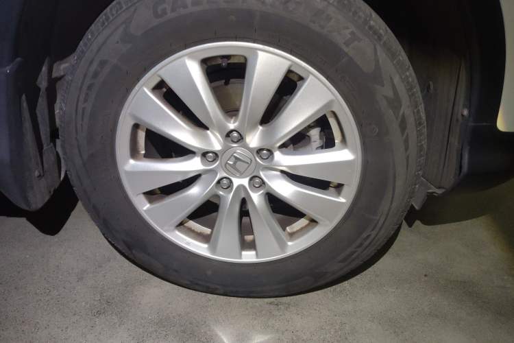 Used Honda CR-V 2016 2.0L Two-Wheel Drive Classic Edition Right Front Wheel Hub