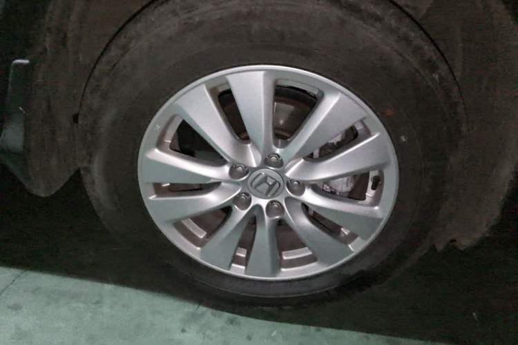 Used Honda CR-V 2016 2.0L two-wheel drive Urban Edition Right Front Wheel Hub