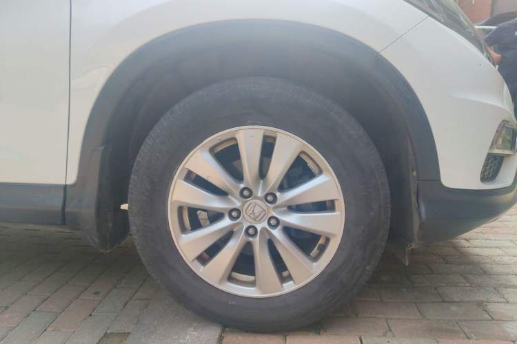 Used Honda CR-V 2016 2.0L Two-Wheel Drive Classic Edition Right Front Wheel Hub