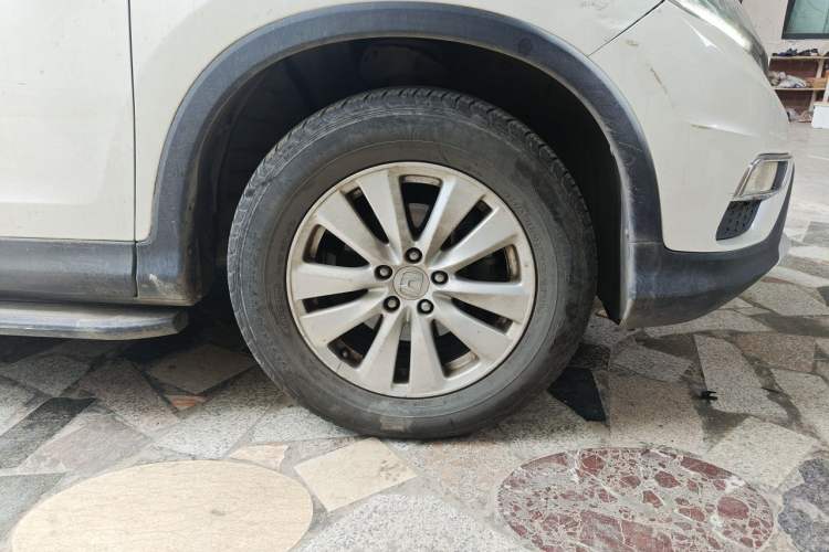 Used Honda CR-V 2016 2.0L two-wheel drive Urban Edition Right Front Wheel Hub