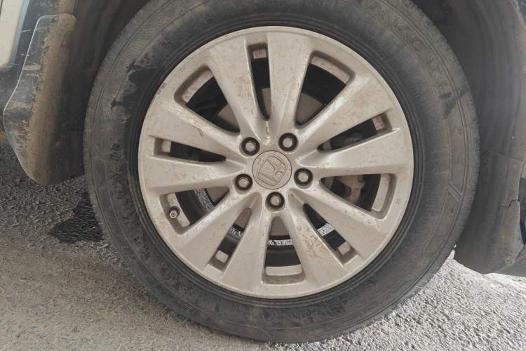 Used Honda CR-V 2016 2.0L two-wheel drive Urban Edition Right Front Wheel Hub