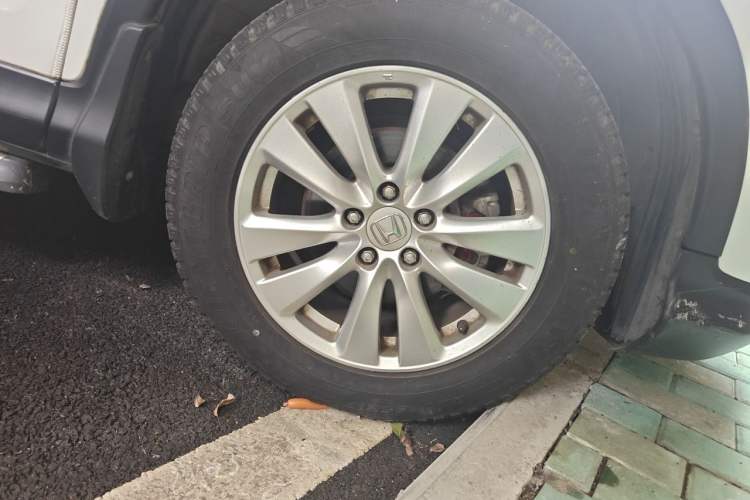 Used Honda CR-V 2016 2.0L two-wheel drive Urban Edition Right Front Wheel Hub