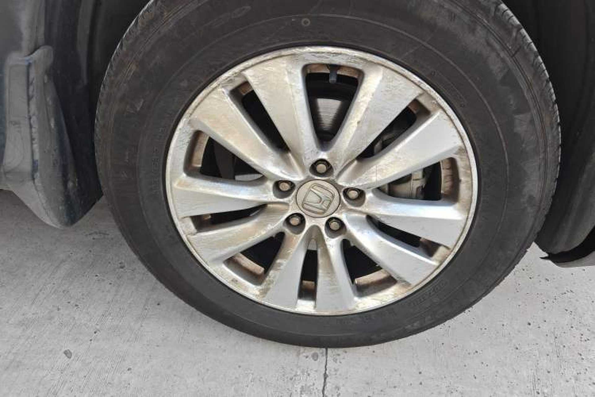 Used Honda CR-V 2016 2.0L two-wheel drive Urban Edition Right Front Wheel Hub