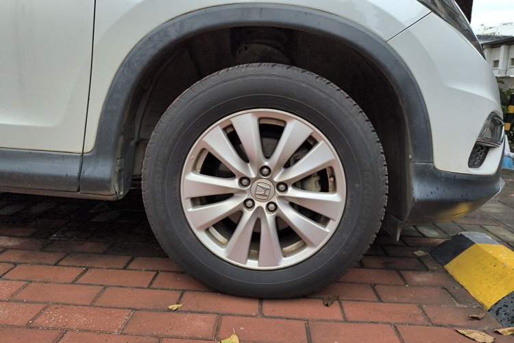 Used Honda CR-V 2016 2.0L Two-Wheel Drive Classic Edition Right Front Wheel Hub