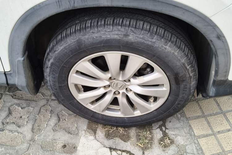 Used Honda CR-V 2016 2.0L two-wheel drive Urban Edition Right Front Wheel Hub