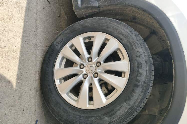Used Honda CR-V 2016 2.0L Two-Wheel Drive Classic Edition Right Front Wheel Hub
