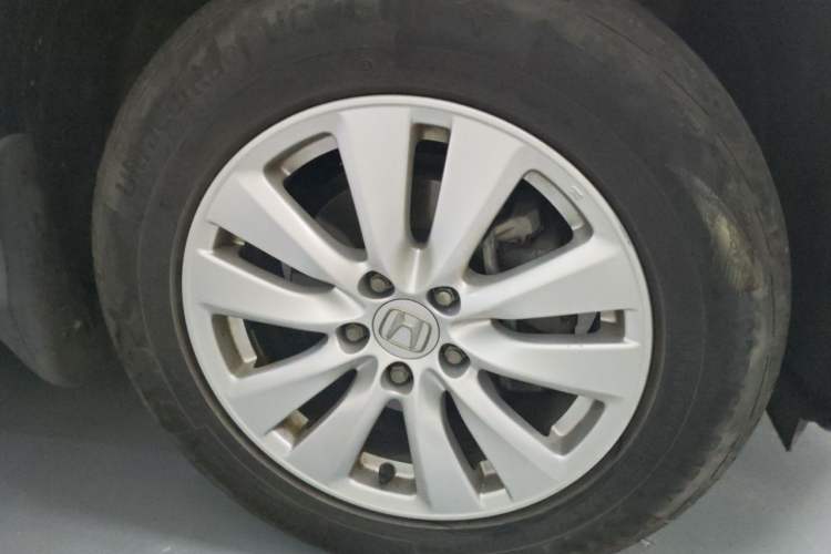 Used Honda CR-V 2016 2.0L Two-Wheel Drive Classic Edition Right Front Wheel Hub