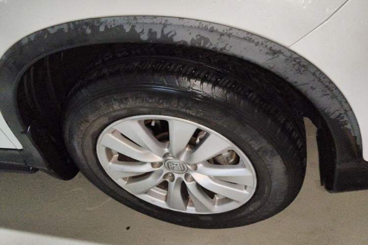 Used Honda CR-V 2016 2.0L two-wheel drive Urban Edition Right Front Wheel Hub