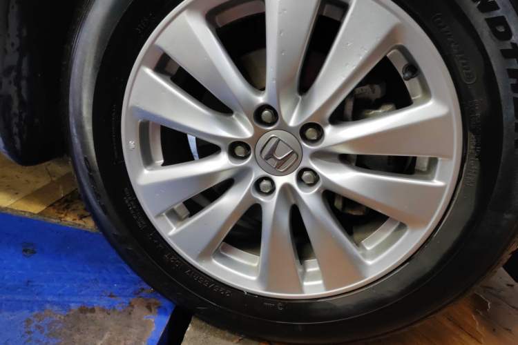 Used Honda CR-V 2016 2.0L two-wheel drive Urban Edition Right Front Wheel Hub