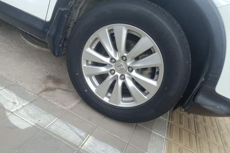 Used Honda CR-V 2016 2.0L two-wheel drive Urban Edition Right Front Wheel Hub