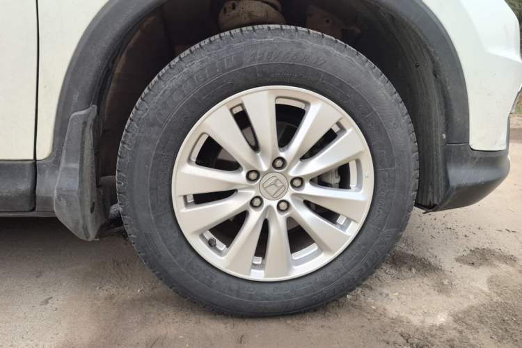 Used Honda CR-V 2016 2.0L two-wheel drive Urban Edition Right Front Wheel Hub