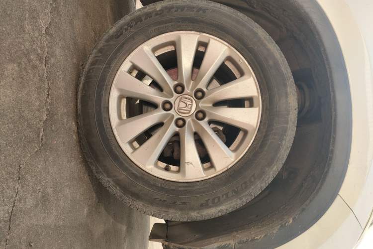 Used Honda CR-V 2016 2.0L two-wheel drive Urban Edition Right Front Wheel Hub