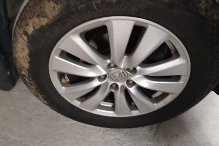 Used Honda CR-V 2016 2.0L Two-Wheel Drive Classic Edition Right Front Wheel Hub
