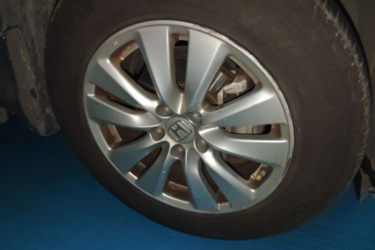 Used Honda CR-V 2016 2.0L Two-Wheel Drive Classic Edition Right Front Wheel Hub