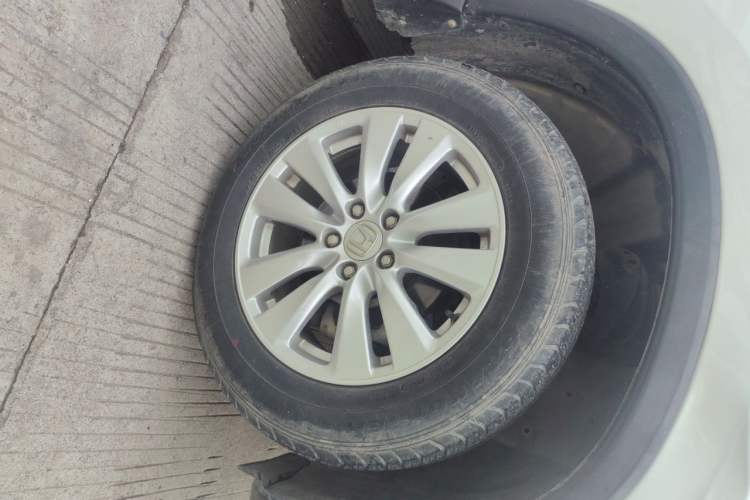 Used Honda CR-V 2016 2.0L two-wheel drive Urban Edition Right Front Wheel Hub