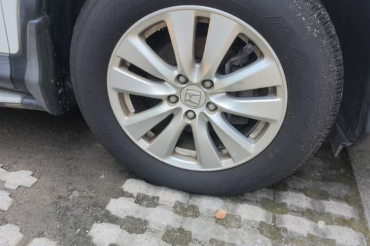 Used Honda CR-V 2016 2.0L Two-Wheel Drive Classic Edition Right Front Wheel Hub