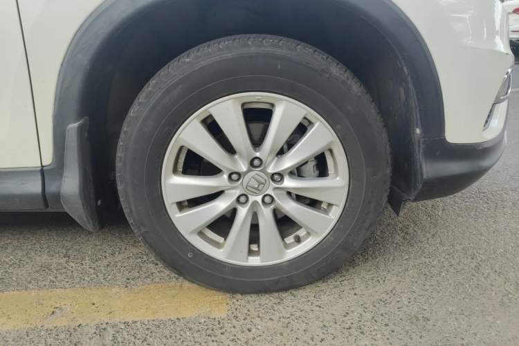 Used Honda CR-V 2016 2.0L two-wheel drive Urban Edition Right Front Wheel Hub