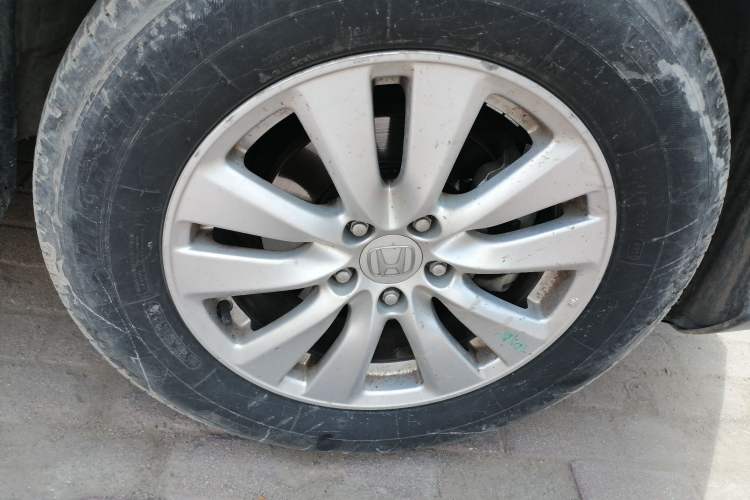 Used Honda CR-V 2016 2.0L Two-Wheel Drive Classic Edition Right Front Wheel Hub