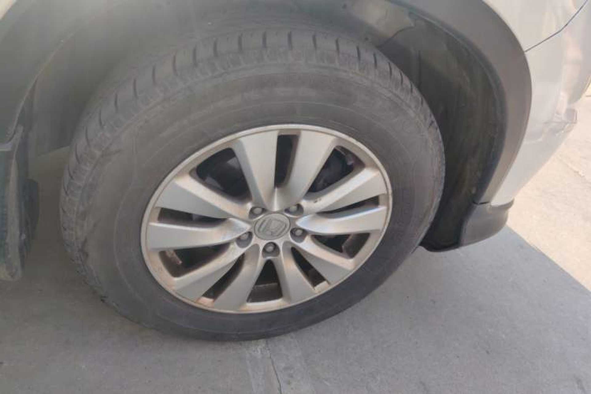 Used Honda CR-V 2016 2.0L two-wheel drive Urban Edition Right Front Wheel Hub