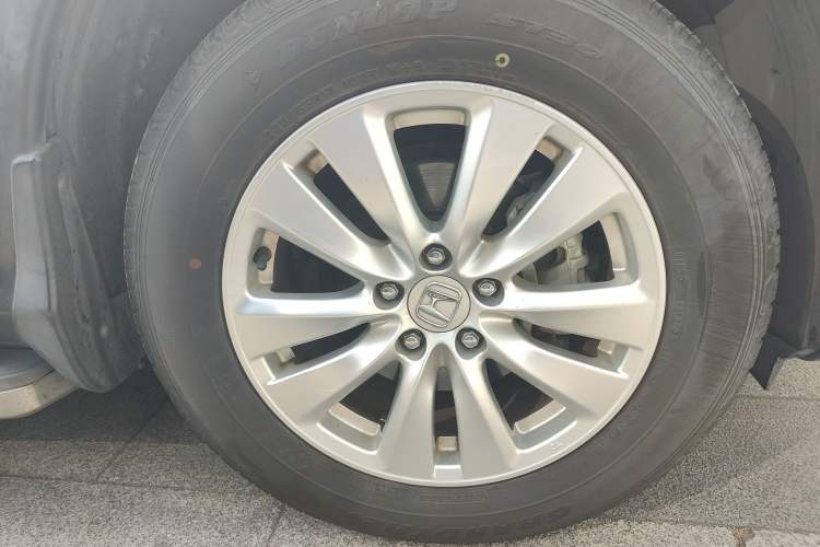 Used Honda CR-V 2016 2.0L two-wheel drive Urban Edition Right Front Wheel Hub