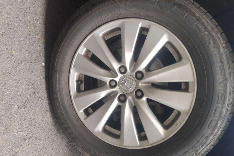 Used Honda CR-V 2016 2.0L two-wheel drive Urban Edition Right Front Wheel Hub