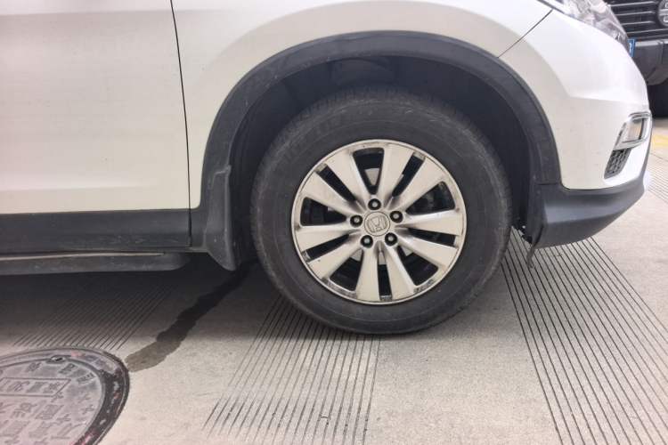 Used Honda CR-V 2016 2.0L two-wheel drive Urban Edition Right Front Wheel Hub