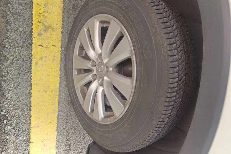 Used Honda CR-V 2016 2.0L two-wheel drive Urban Edition Right Front Wheel Hub