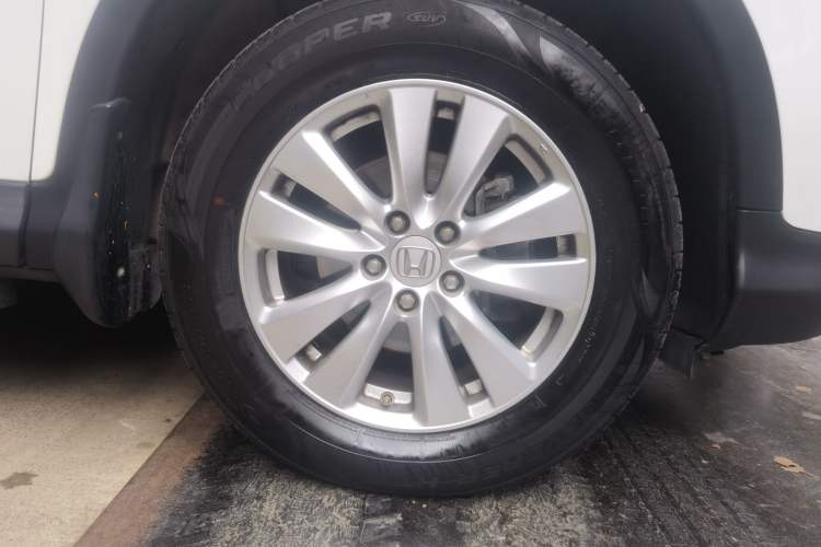 Used Honda CR-V 2016 2.0L two-wheel drive Urban Edition Right Front Wheel Hub