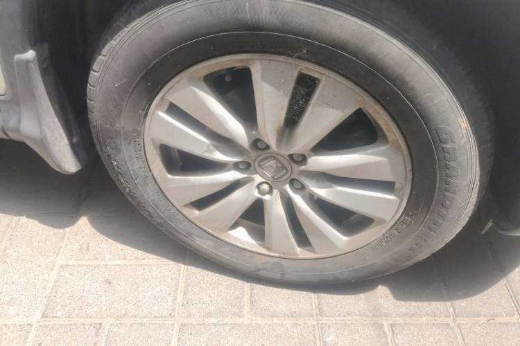 Used Honda CR-V 2016 2.0L two-wheel drive Urban Edition Right Front Wheel Hub