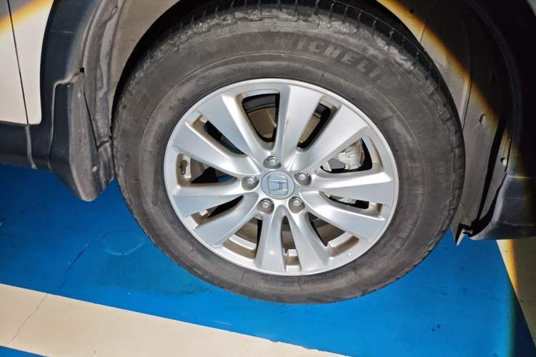 Used Honda CR-V 2016 2.0L two-wheel drive Urban Edition Right Front Wheel Hub