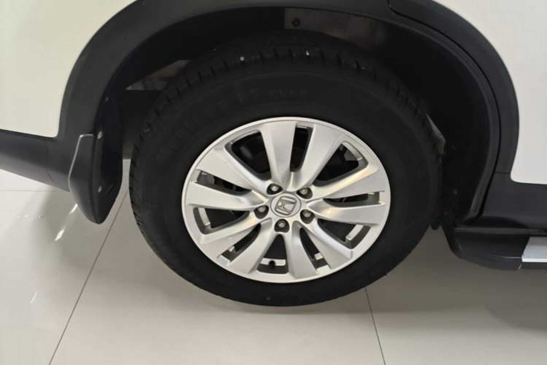 Used Honda CR-V 2016 2.0L two-wheel drive Urban Edition Right Rear Wheel Hub