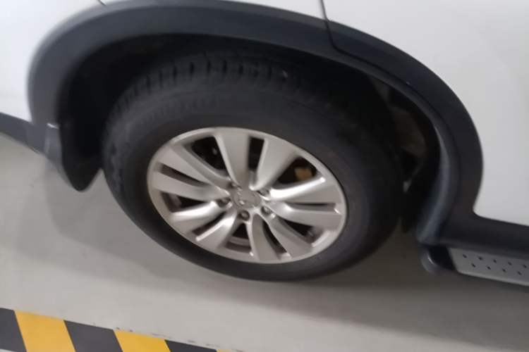 Used Honda CR-V 2016 2.0L Two-Wheel Drive Classic Edition Right Rear Wheel Hub