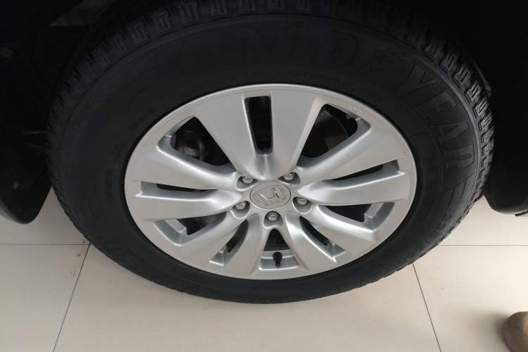 Used Honda CR-V 2016 2.0L Two-Wheel Drive Classic Edition Right Rear Wheel Hub