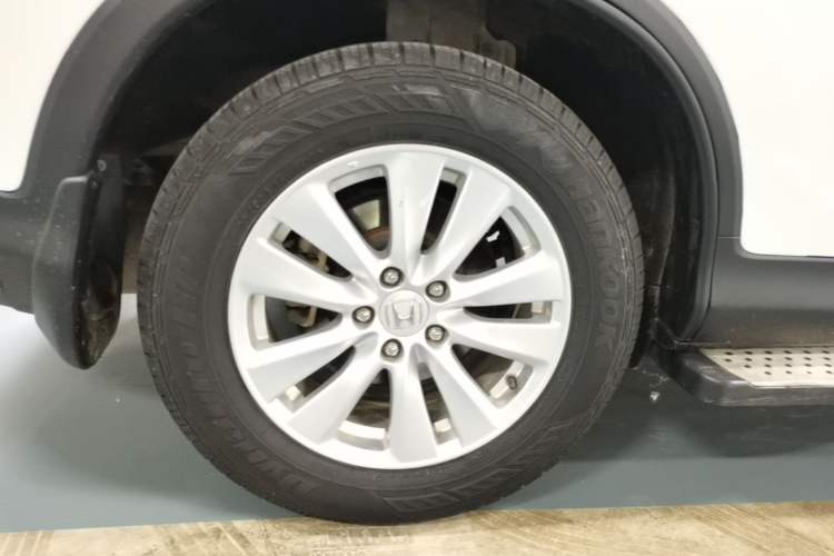 Used Honda CR-V 2016 2.0L two-wheel drive Urban Edition Right Rear Wheel Hub