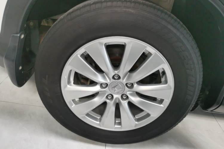 Used Honda CR-V 2016 2.0L two-wheel drive Urban Edition Right Rear Wheel Hub