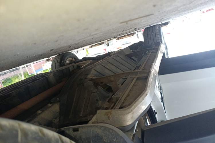 Used Honda CR-V 2016 2.0L two-wheel drive Urban Edition Right Side Sill