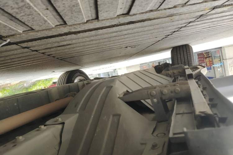 Used Honda CR-V 2016 2.0L two-wheel drive Urban Edition Right Side Sill