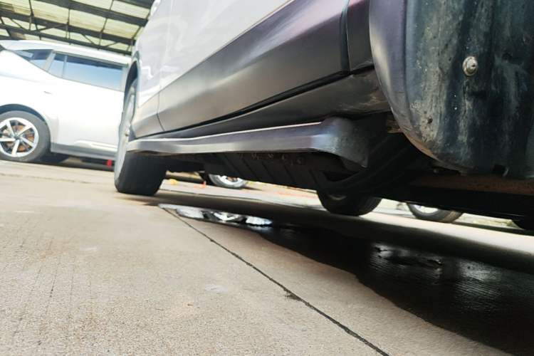 Used Honda CR-V 2016 2.0L Two-Wheel Drive Classic Edition Right Side Sill