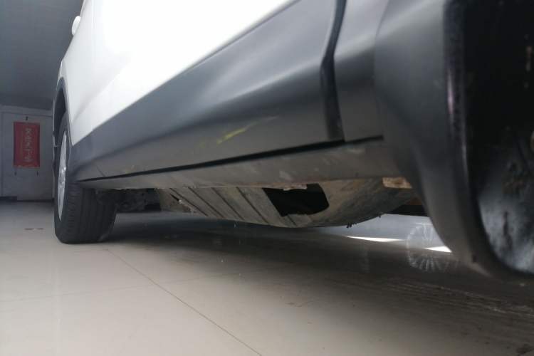 Used Honda CR-V 2016 2.0L Two-Wheel Drive Classic Edition Right Side Sill