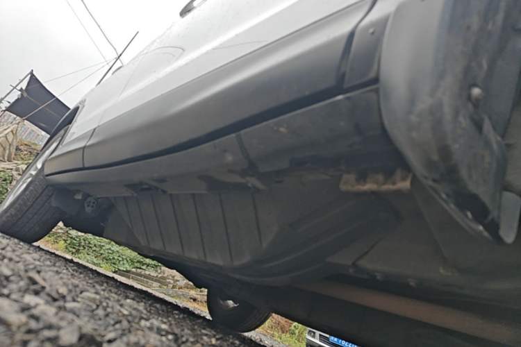 Used Honda CR-V 2016 2.0L two-wheel drive Urban Edition Right Side Sill