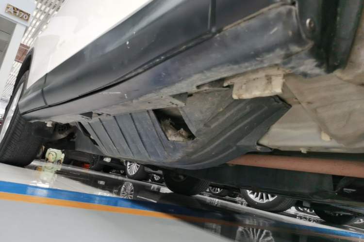Used Honda CR-V 2016 2.0L two-wheel drive Urban Edition Right Side Sill