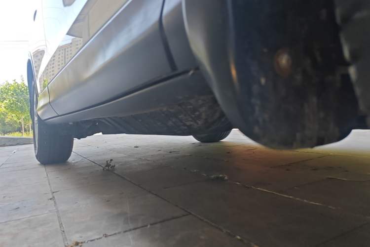 Used Honda CR-V 2016 2.0L two-wheel drive Urban Edition Right Side Sill