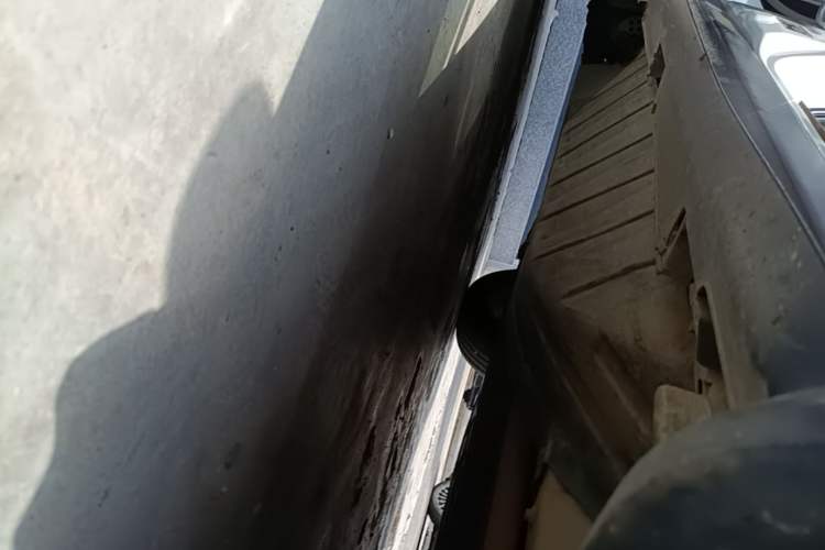 Used Honda CR-V 2016 2.0L two-wheel drive Urban Edition Right Side Sill