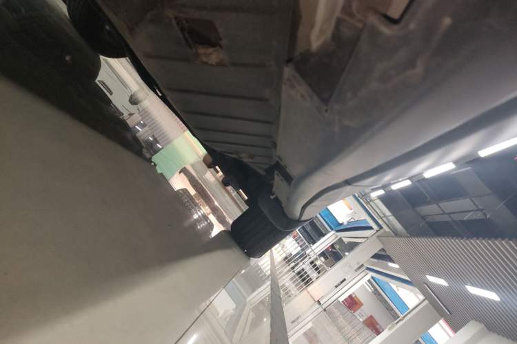 Used Honda CR-V 2016 2.0L two-wheel drive Urban Edition Right Side Sill
